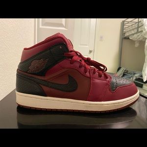 Jordan 1 retro team red and black
